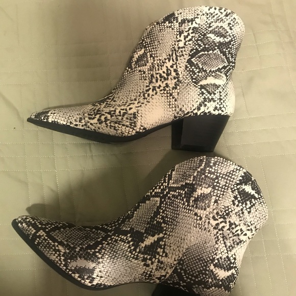 Snake skin boots - Picture 4 of 7
